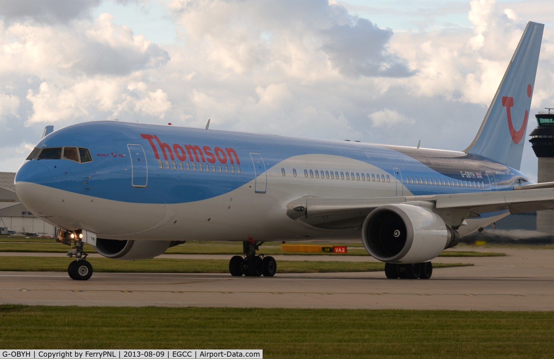 G-OBYH, 1999 Boeing 767-304/ER C/N 28883, Thomson B763 in new colors lining up