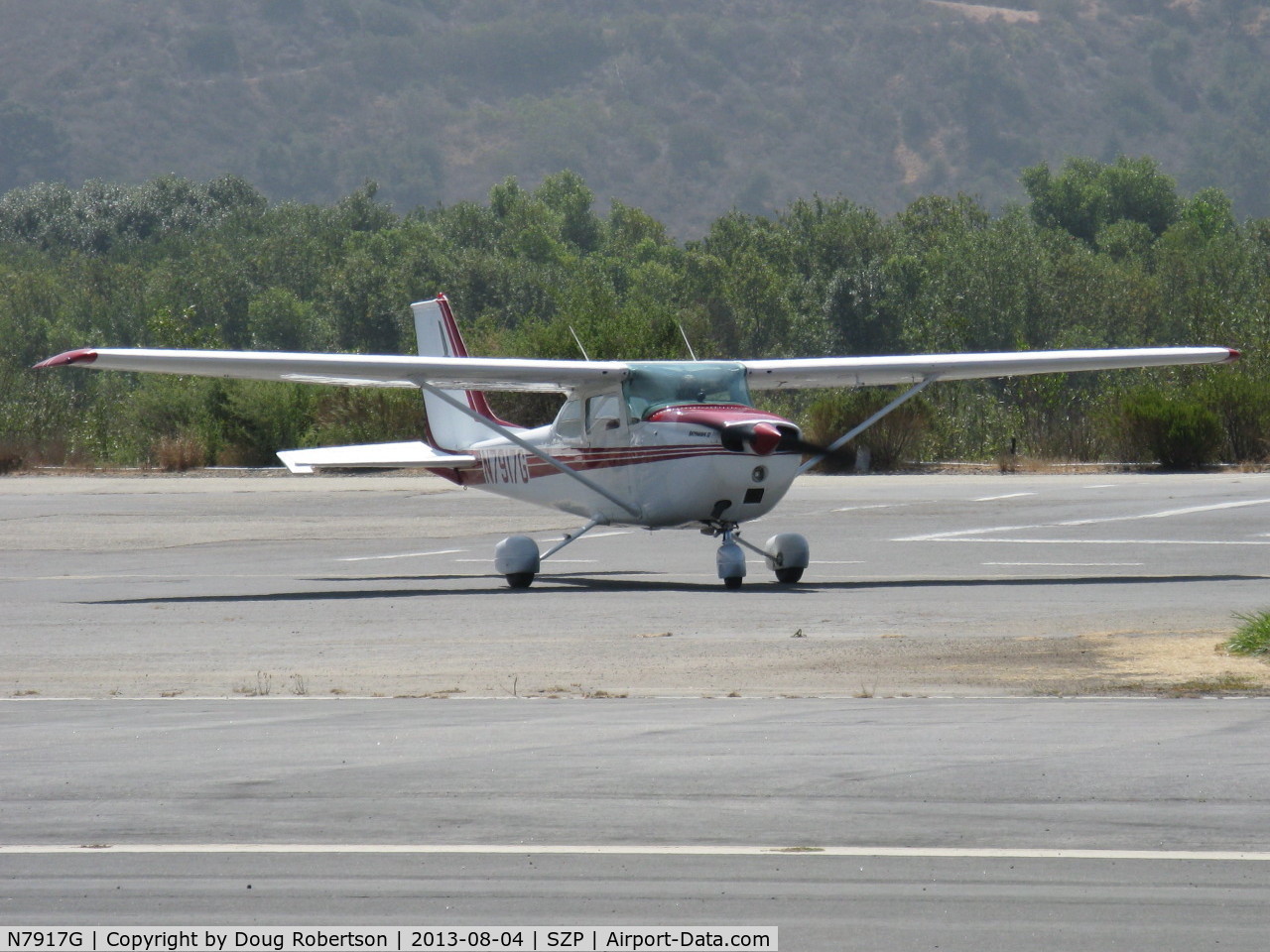 N7917G, 1970 Cessna 172L C/N 17259617, 1970 Cessna 172L SKYHAWK, Lycoming O-320-E2D 150 Hp, holding short of crossing 22