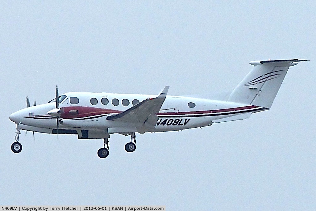 N409LV, 2004 Beech B300 Super King Air C/N FL-409, Overhead Balboa Park on approach to San Diego International , California