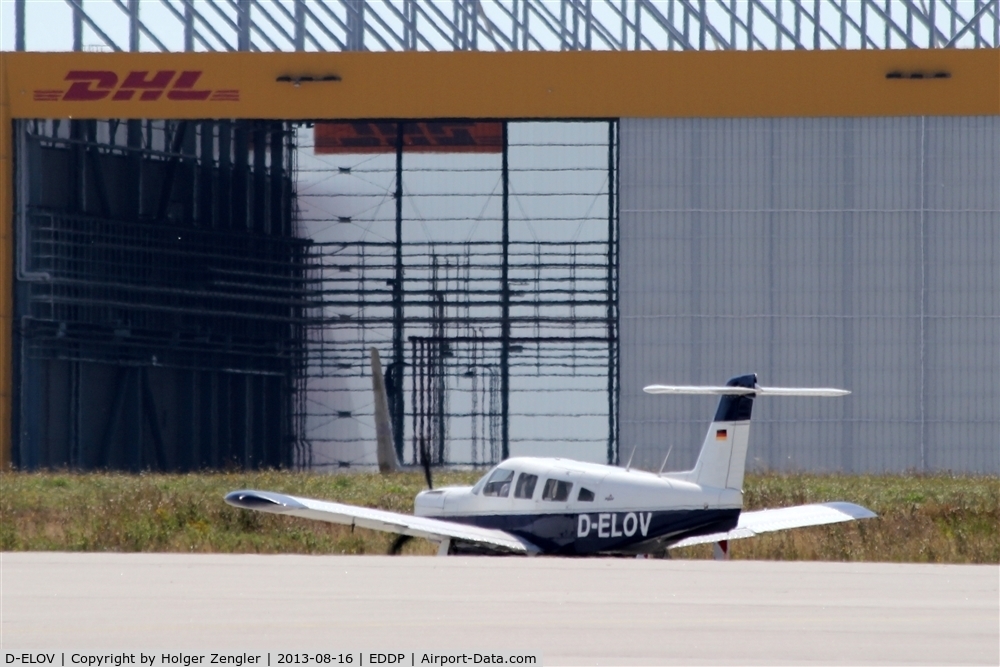 D-ELOV, Piper PA-32RT-300T Turbo Lance II C/N 32R7887155, The flea and the giant hangar......