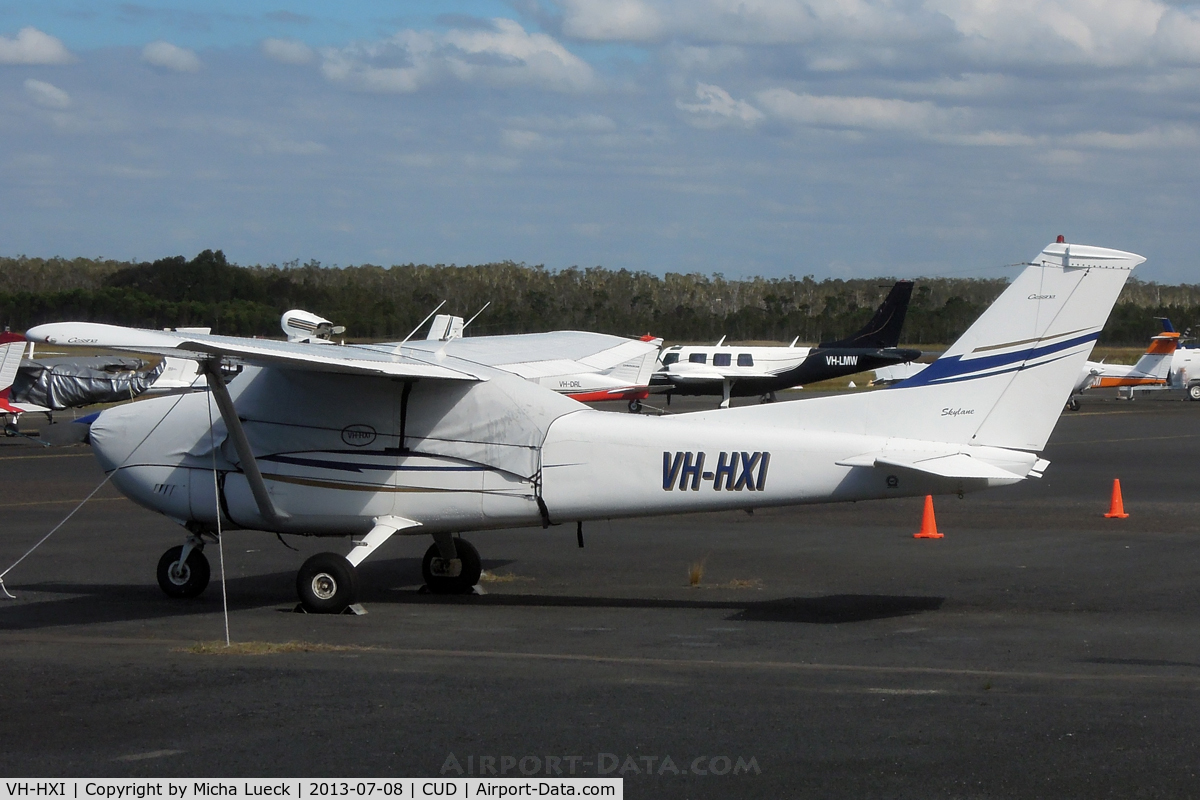VH-HXI, Cessna 182P Skylane C/N 18263954, At Caloundra