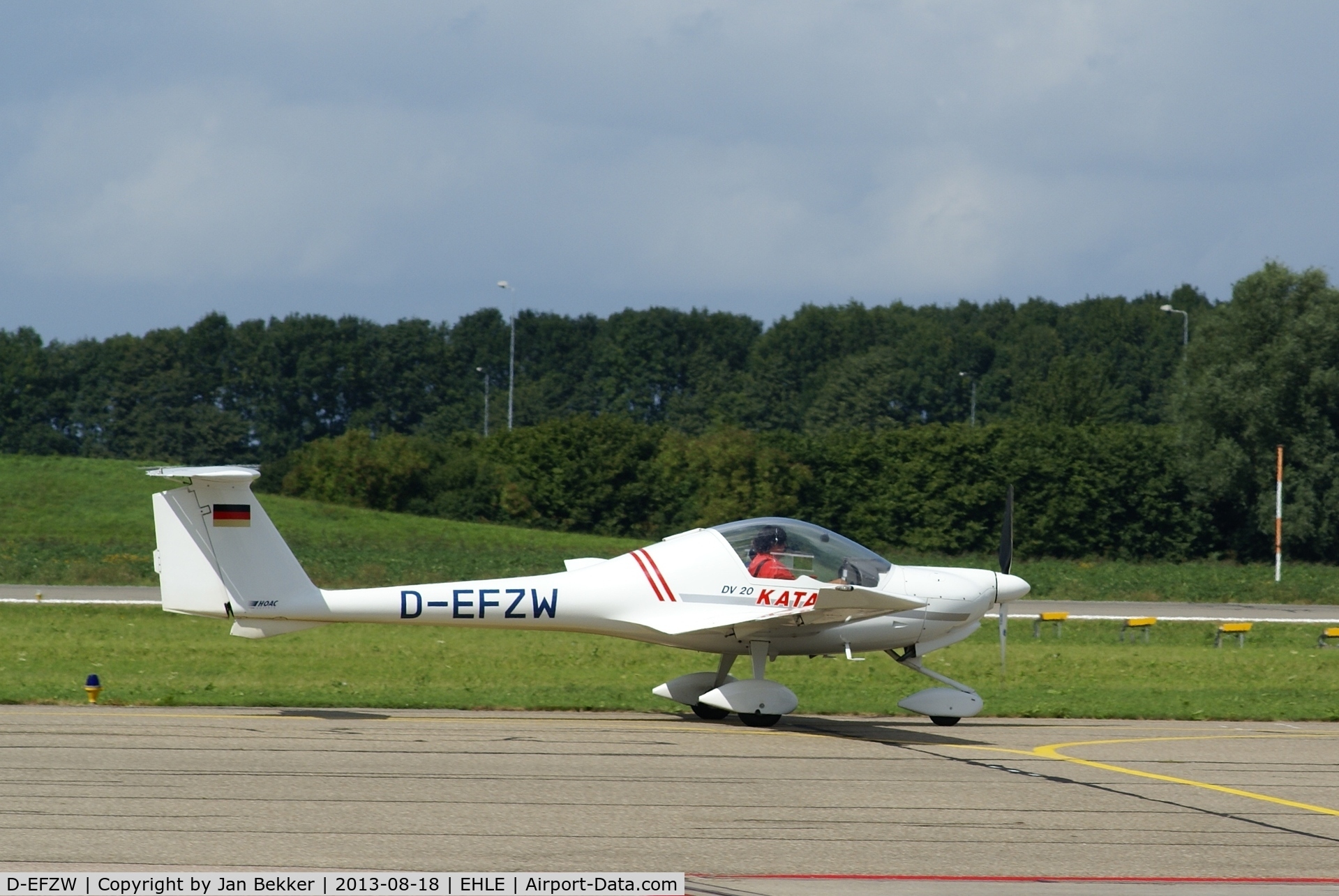 D-EFZW, Diamond DA-20A-1 Katana C/N 20061, Airport Lelystad