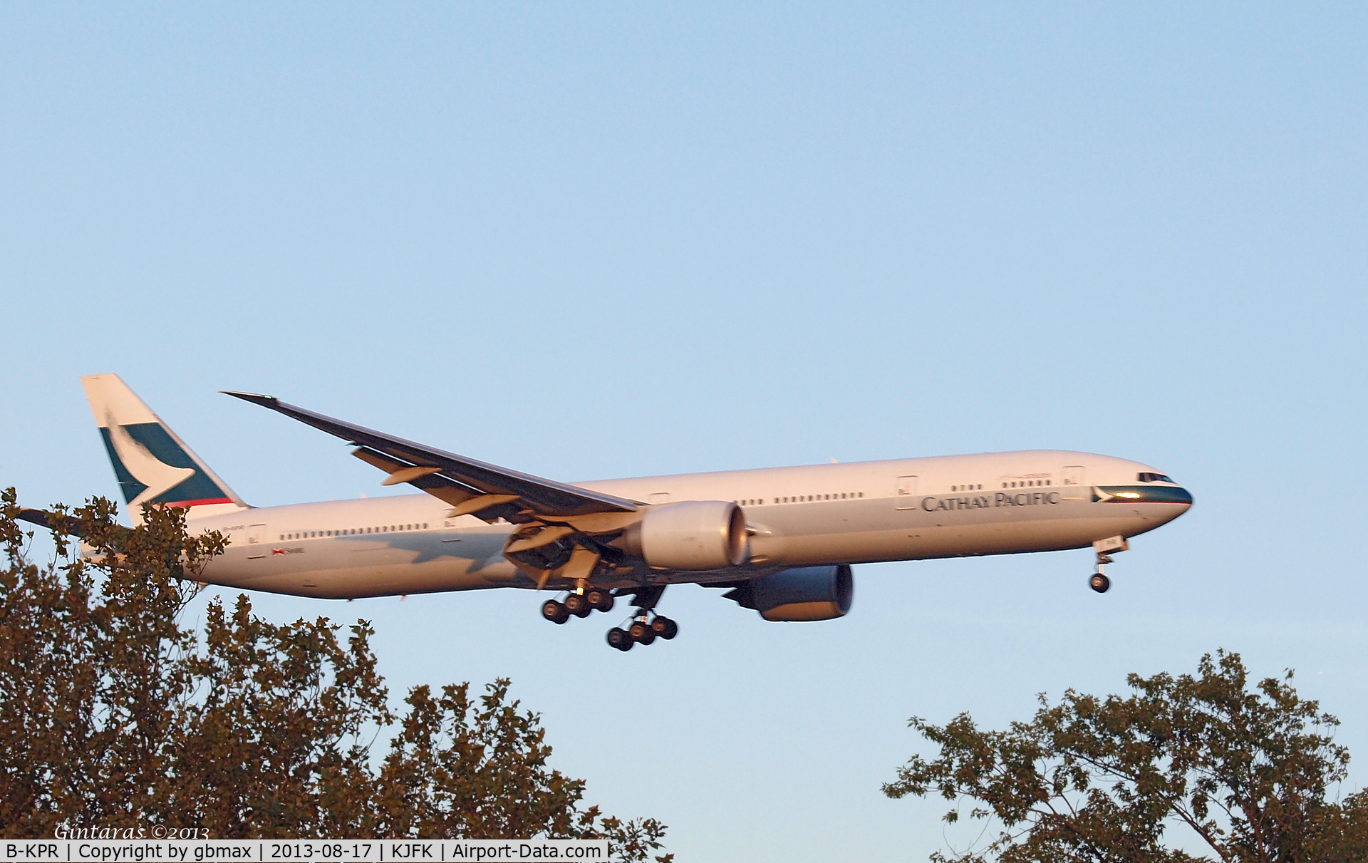 B-KPR, 2010 Boeing 777-367/ER C/N 36163, Seconds before landing on L22, JFK