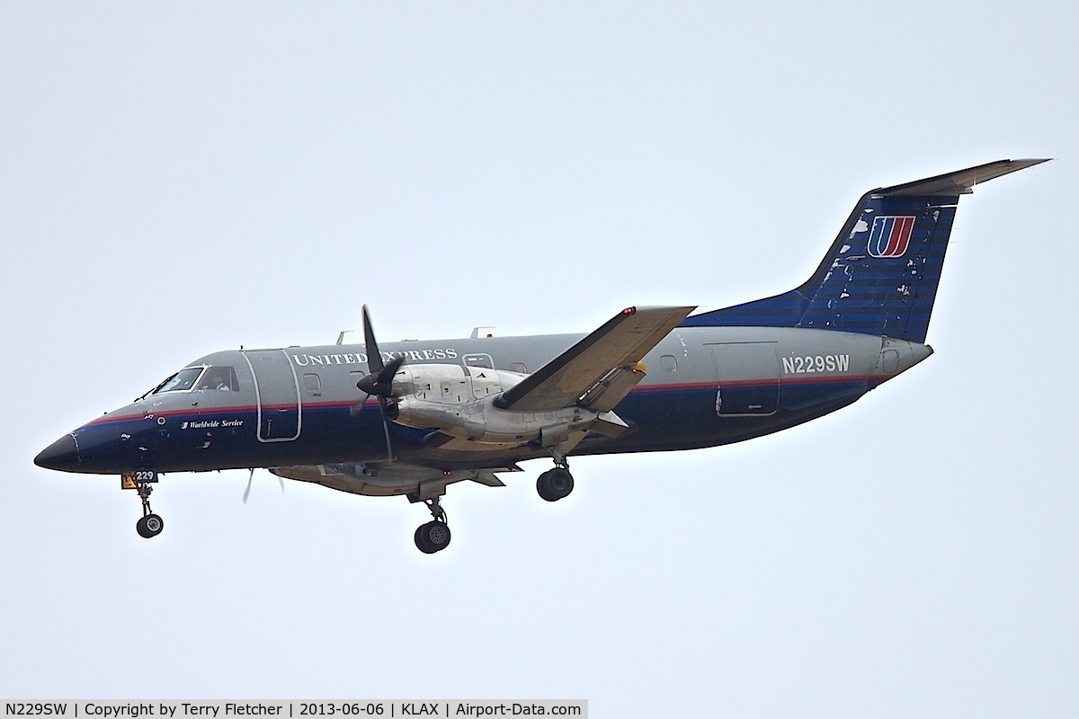 N229SW, 1995 Embraer EMB-120ER Brasilia C/N 120.305, At Los Angeles Airport , California