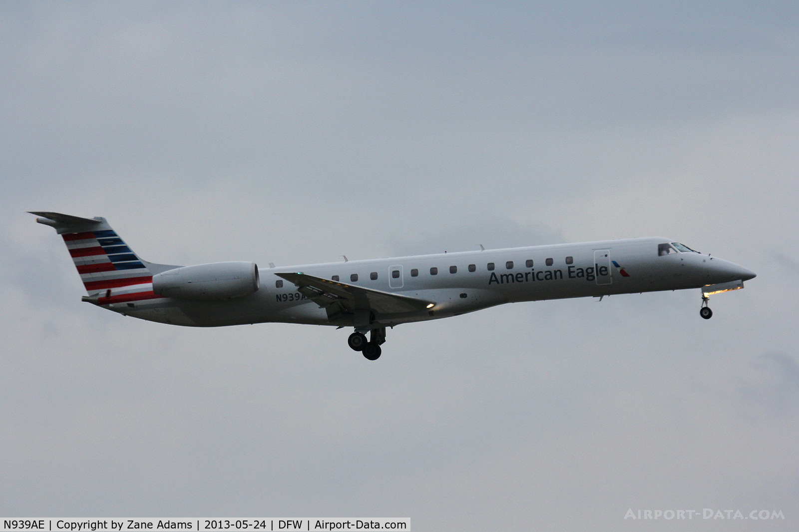 N939AE, 2005 Embraer ERJ-145LR (EMB-145LR) C/N 14500923, Landing at DFW Airport -American Airlines new livery
