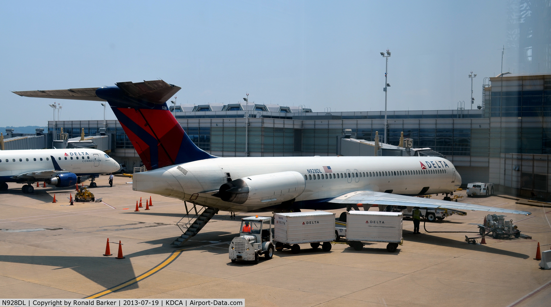 N928DL, 1988 McDonnell Douglas MD-88 C/N 49715, Gate 15 National