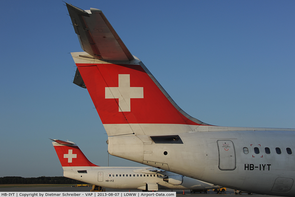 HB-IYT, 2000 British Aerospace Avro 146-RJ100 C/N E3380, Swiss Avro 100