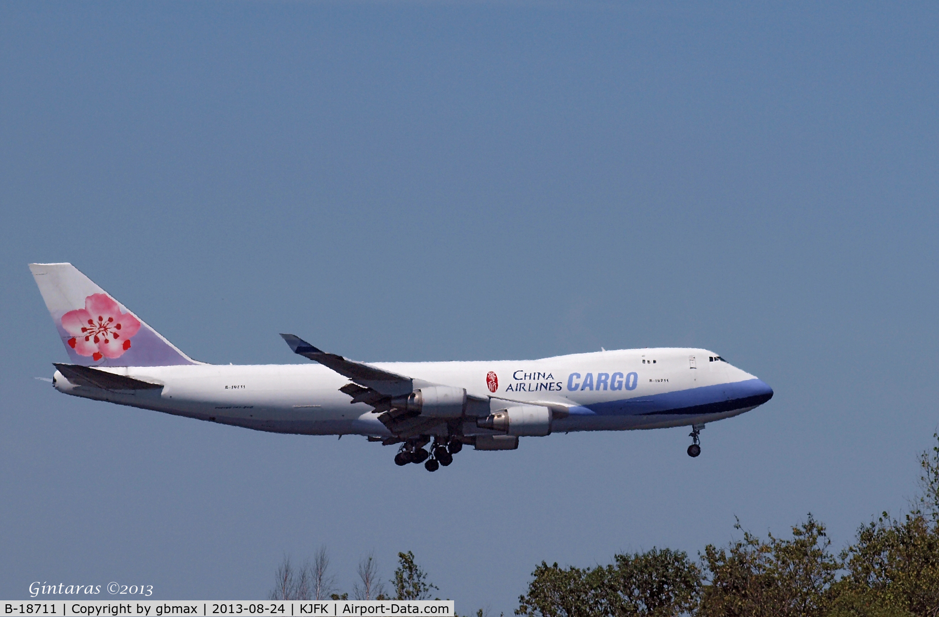 B-18711, 2002 Boeing 747-409F/SCD C/N 30768, Final approach to JFK