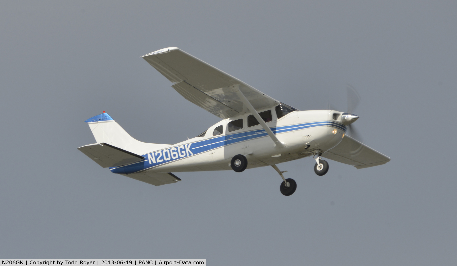N206GK, 1981 Cessna U206G Stationair C/N U20606100, Landing at Anchorage