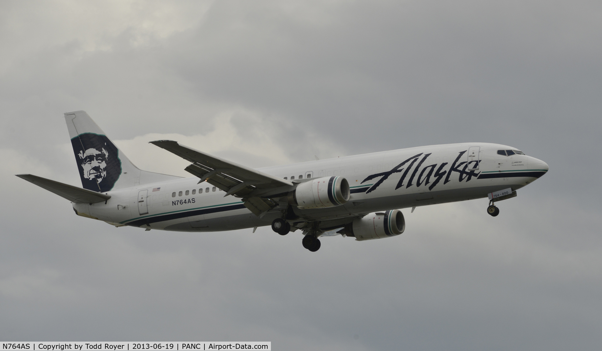 N764AS, 1992 Boeing 737-4Q8 C/N 25101, Arriving at Anchorage