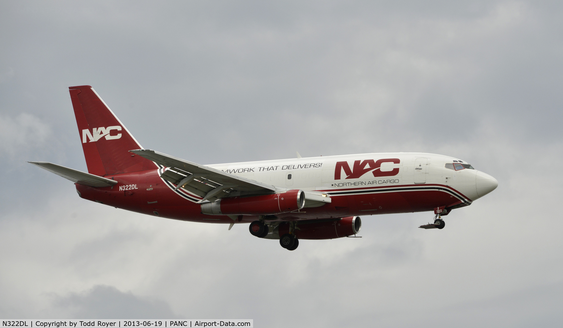 N322DL, 1984 Boeing 737-232 C/N 23094, Arriving at Anchorage