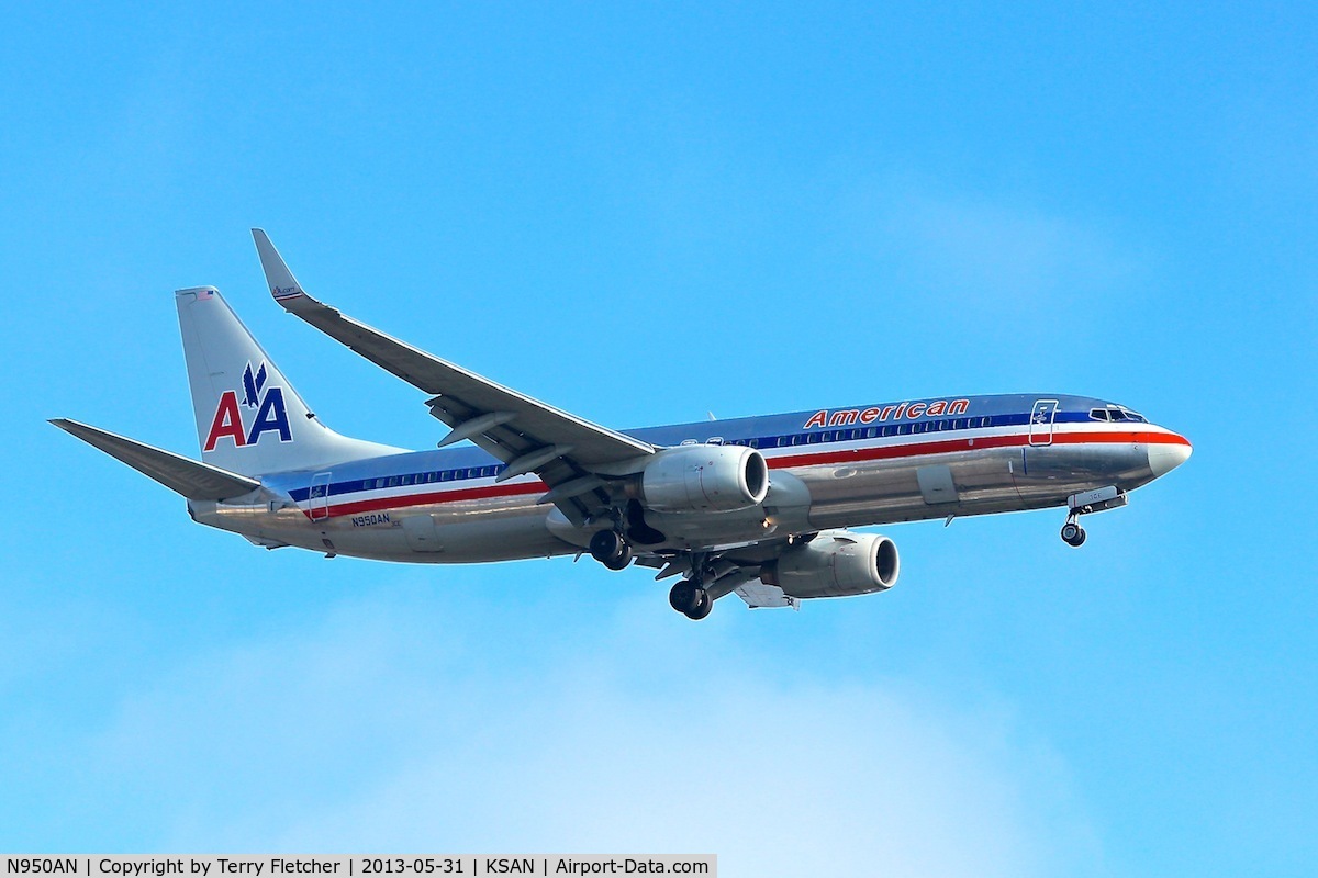 N950AN, 2000 Boeing 737-823 C/N 30087, Overhead Balboa Park en route to San Diego International
