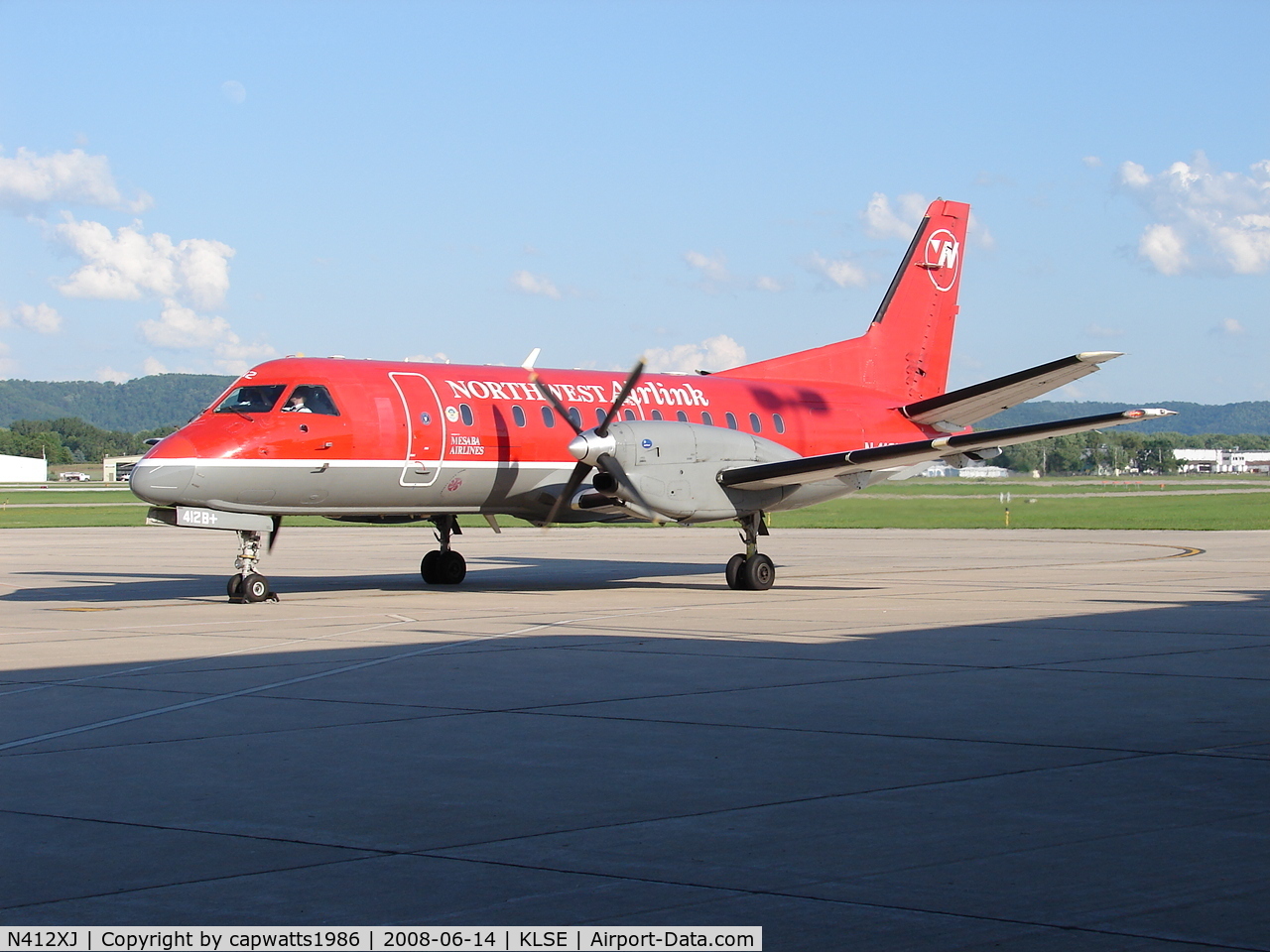 N412XJ, Saab 340B C/N 340B-412, Preparing for departure to MSP