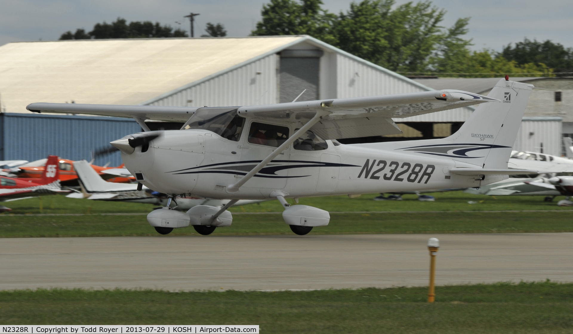 N2328R, 2005 Cessna 172S C/N 172S9989, Airventure 2013