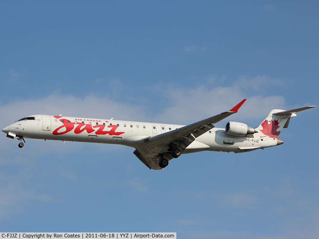 C-FJJZ, 2005 Canadair CRJ-705ER (CL-600-2D15) Regional Jet C/N 15043, 2005 Bombardier CL 600 landing on rwy 33L at Toronto Int'l Airport (YYZ)