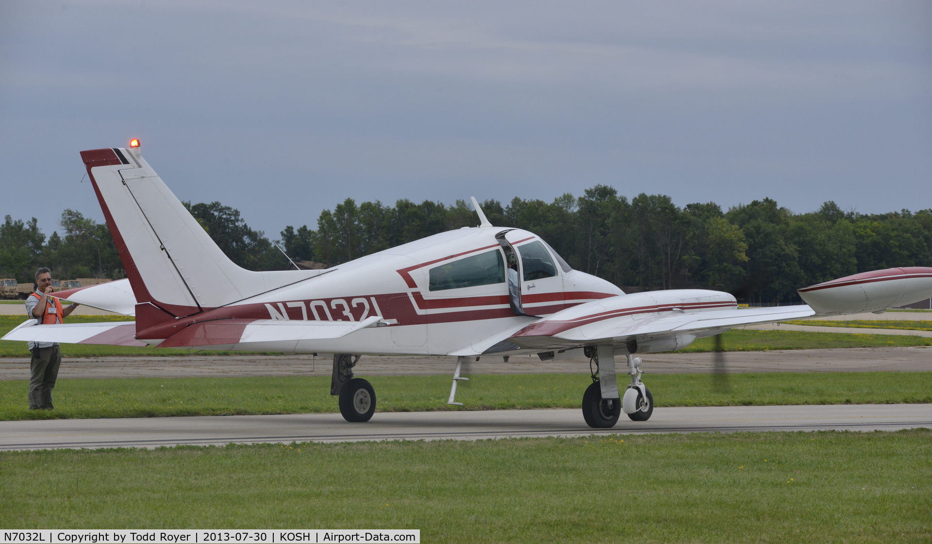 N7032L, 1966 Cessna 310K C/N 310K0132, Airventure 2013