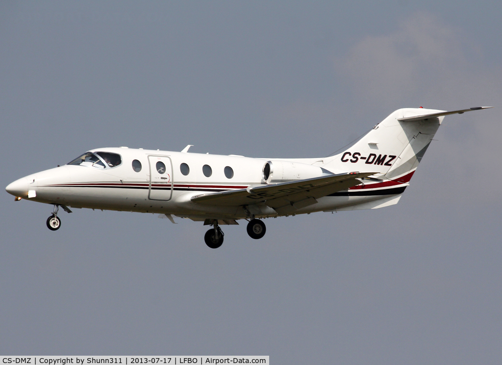 CS-DMZ, 2008 Hawker Beechcraft 400A Beechjet Beechjet C/N RK-559, Landing rwy 32L