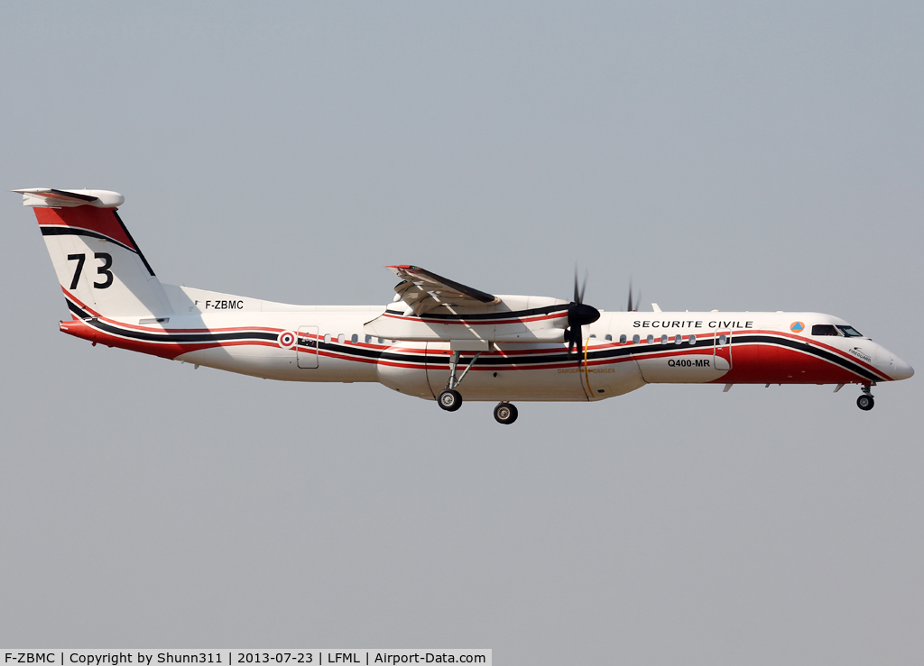 F-ZBMC, 2001 De Havilland Canada DHC-8-402Q-MR Dash 8 C/N 4040, Landing rwy 31R