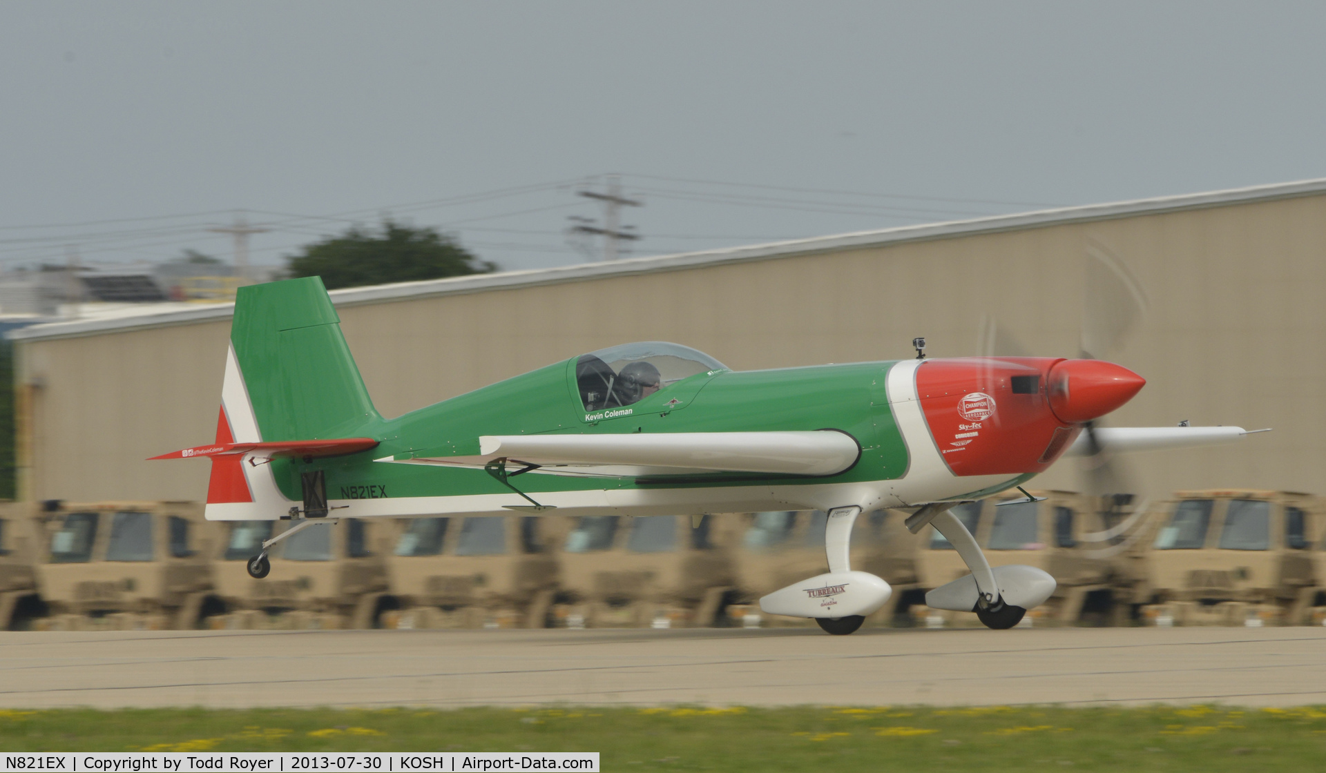 N821EX, 2006 Extra EA-300S C/N 1035, Airventure 2013