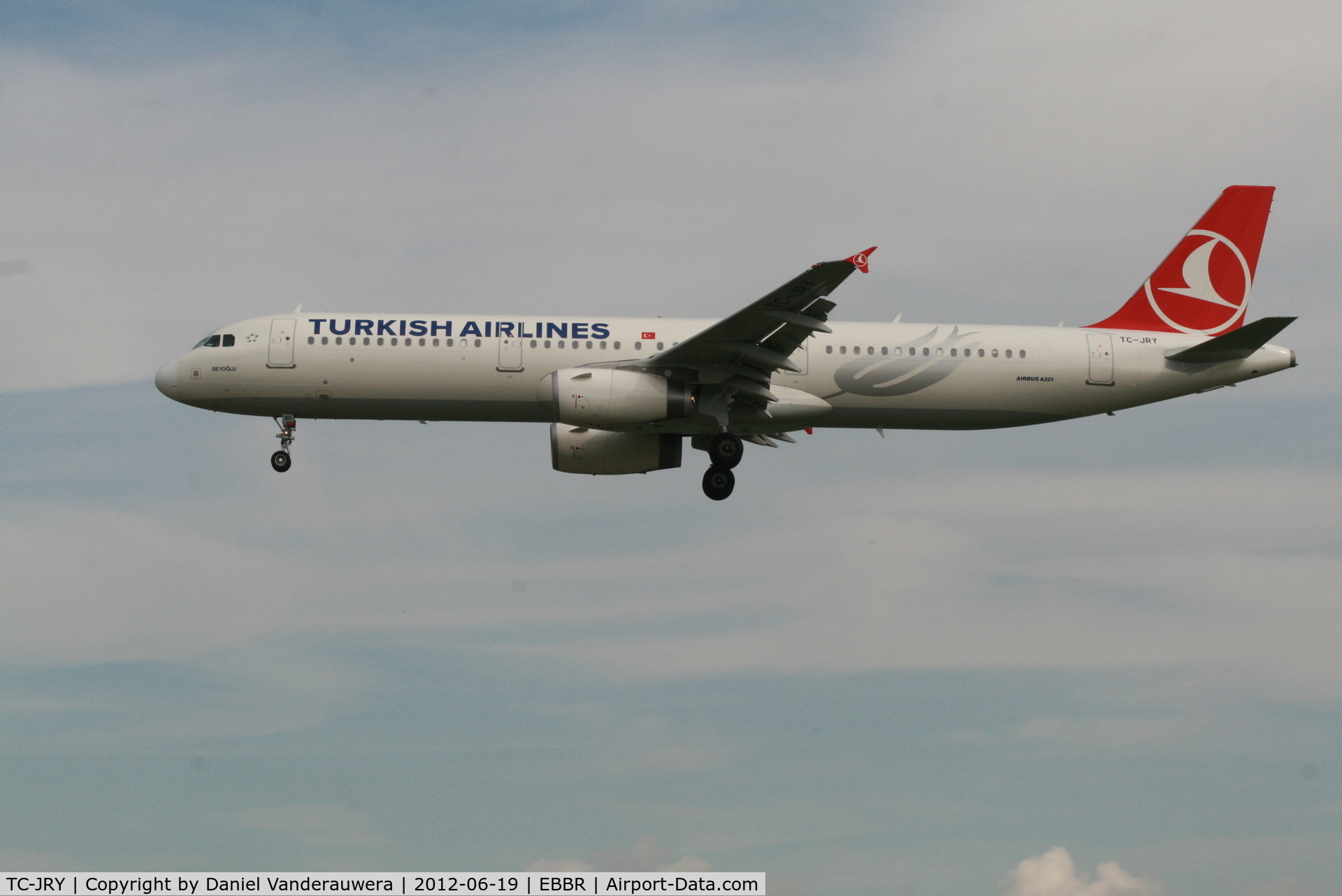 TC-JRY, 2012 Airbus A321-231 C/N 5083, Arrival of flight TK1937 to RWY 25L