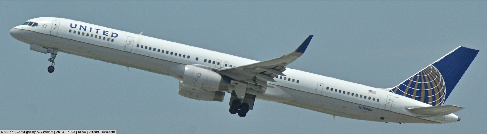 N78866, 2002 Boeing 757-33N C/N 32591, United, is here climbing out Los Angeles Int´l(KLAX)