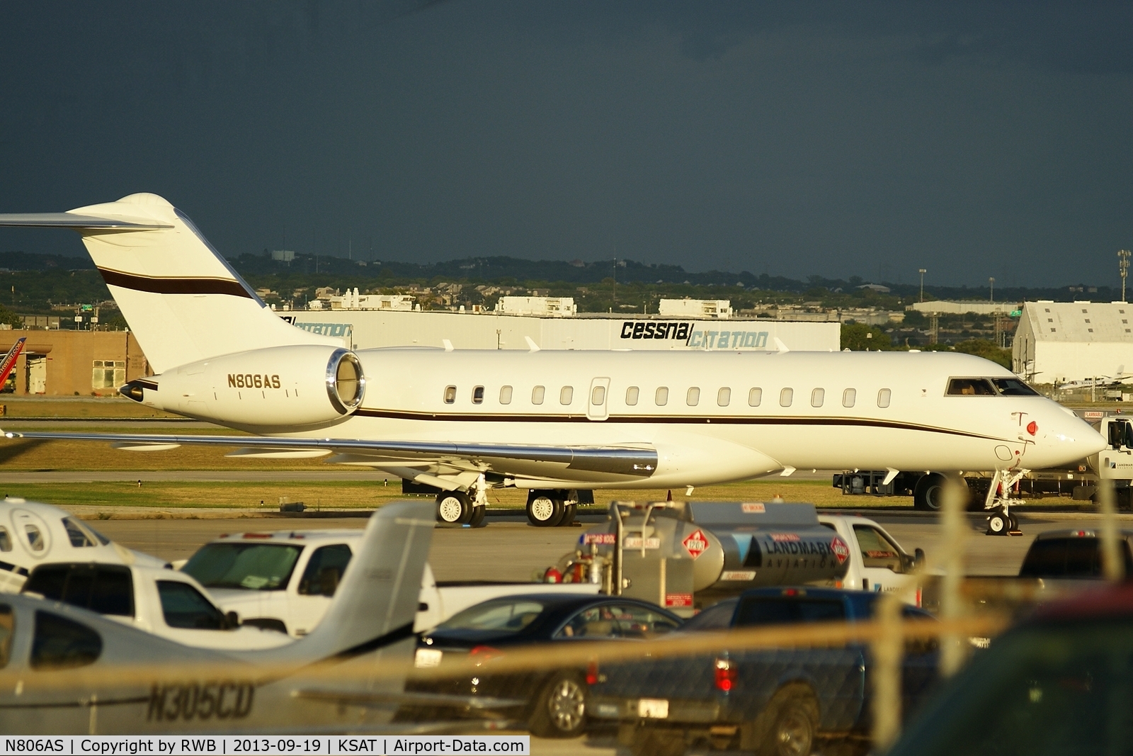 N806AS, 2013 Bombardier BD-700 1A10 Global Express C/N 9511, Parked