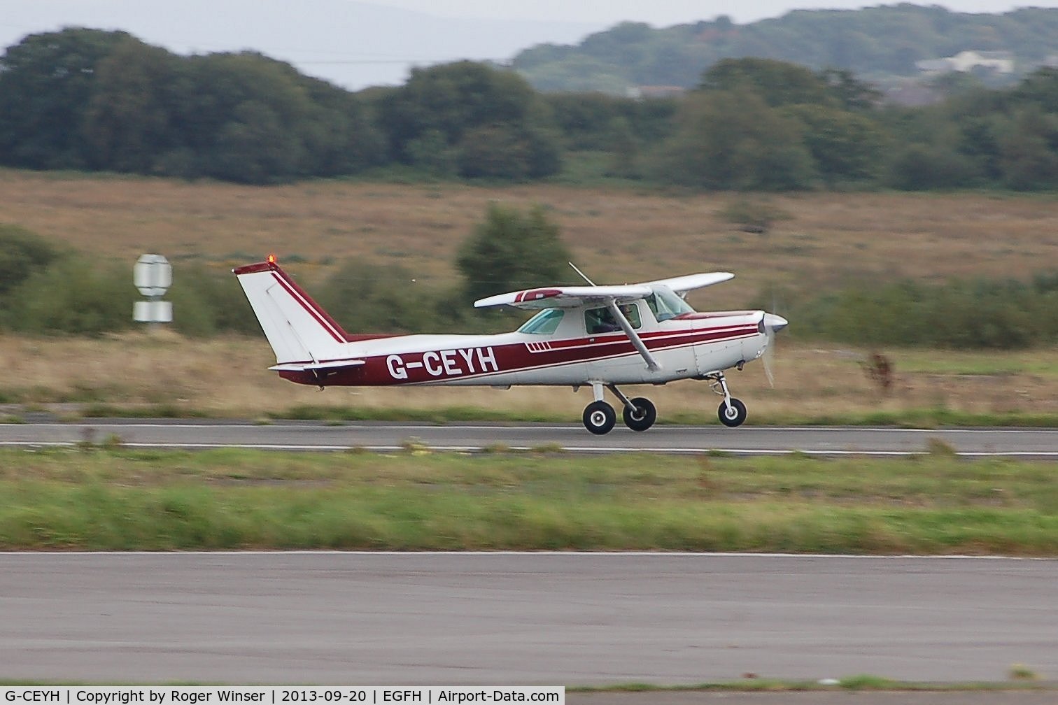 G-CEYH, 1978 Cessna 152 C/N 15282689, Visiting Cessna 152 operated by Cornwall Flying Club. Previously registered N89253.