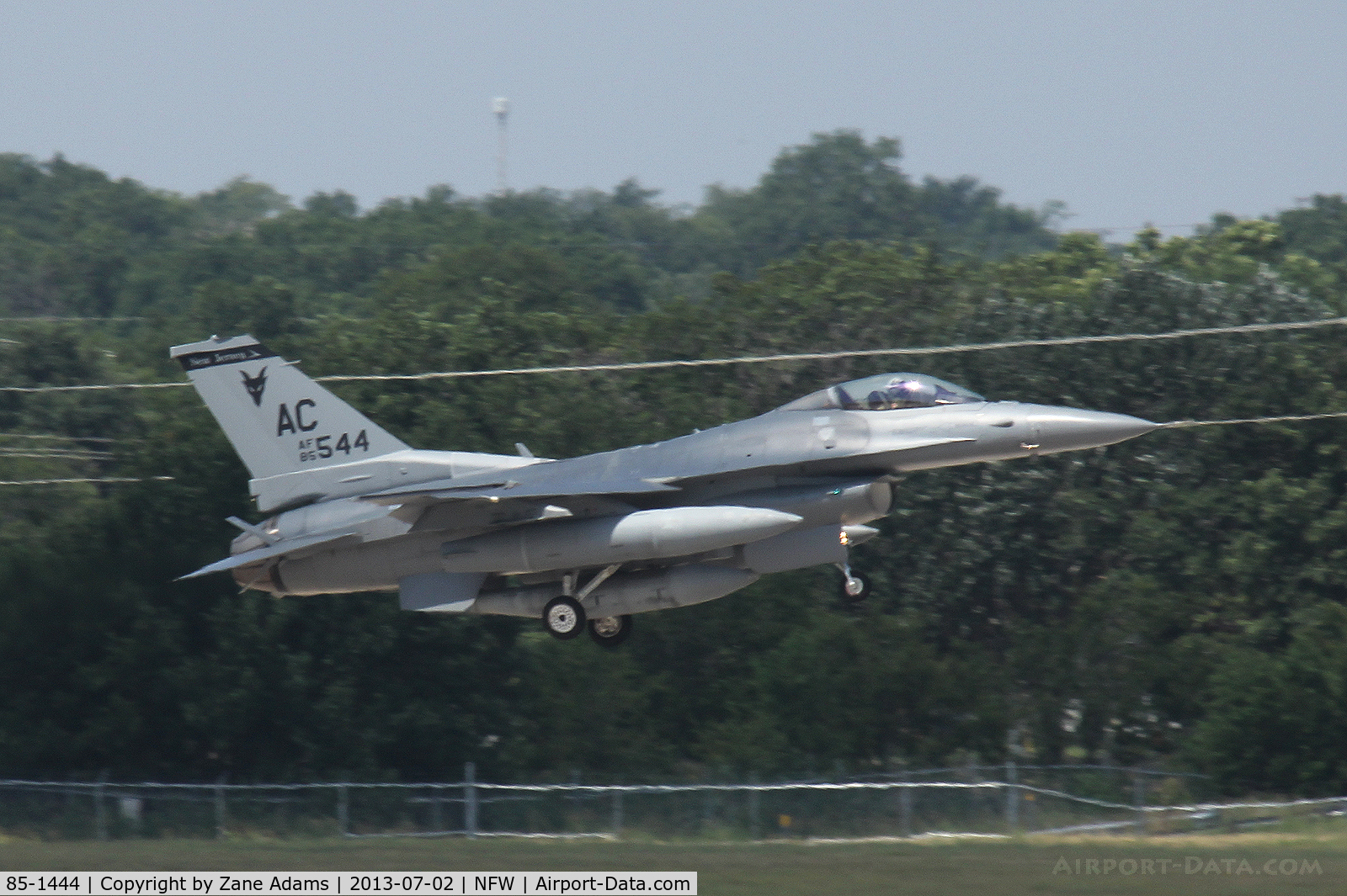 85-1444, 1985 General Dynamics F-16C Fighting Falcon C/N 5C-224, Landing at NAS Fort Worth