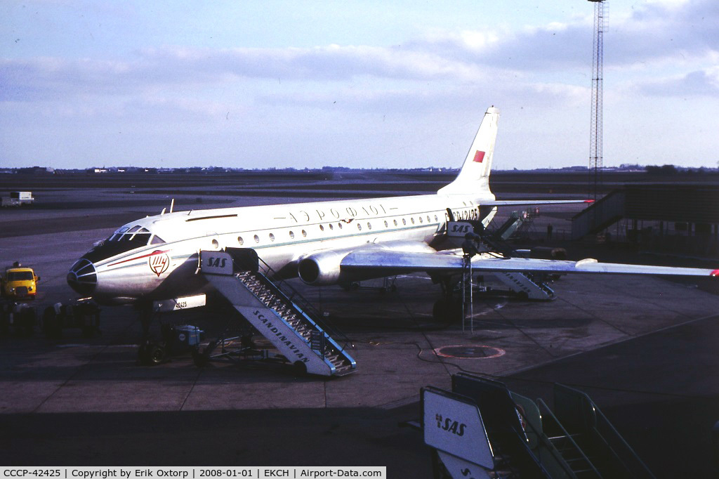 CCCP-42425, 1959 Tupolev Tu-104B C/N 920602, CCCP-42425 at gate A7 in CPH