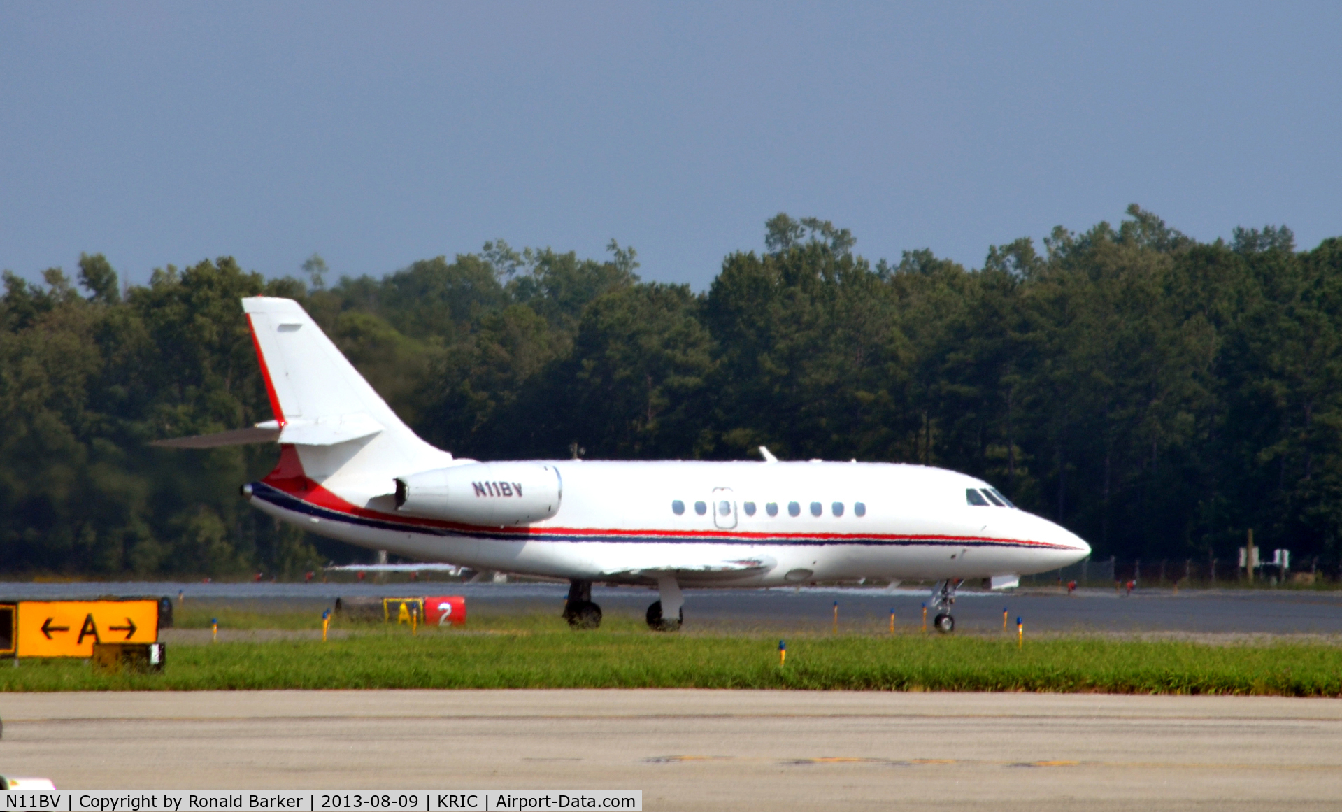 N11BV, 1995 Dassault Falcon 2000 C/N 21, Taxi RIC