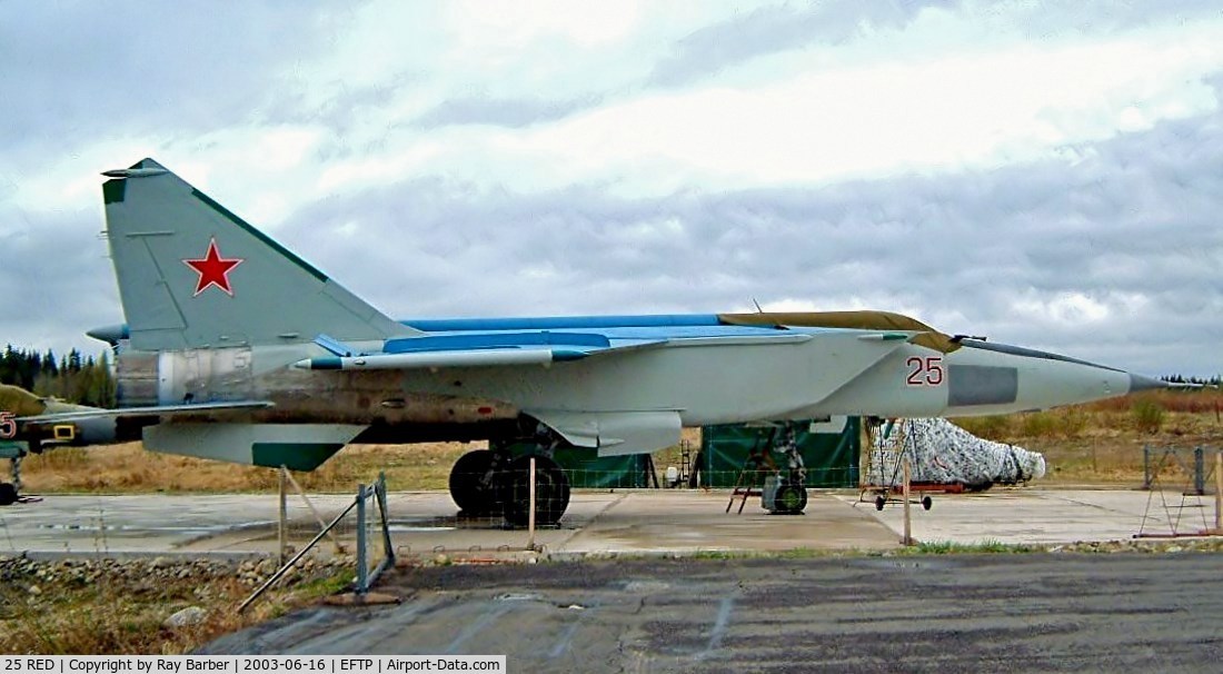 25 RED, Mikoyan-Gurevich MiG-25RBS C/N N02050740, Mikoyan-Gurevich MiG-25RBS [N02050740] Tampere-Pirkkala~OH 16/06/2003. Preserved by Aero Club.