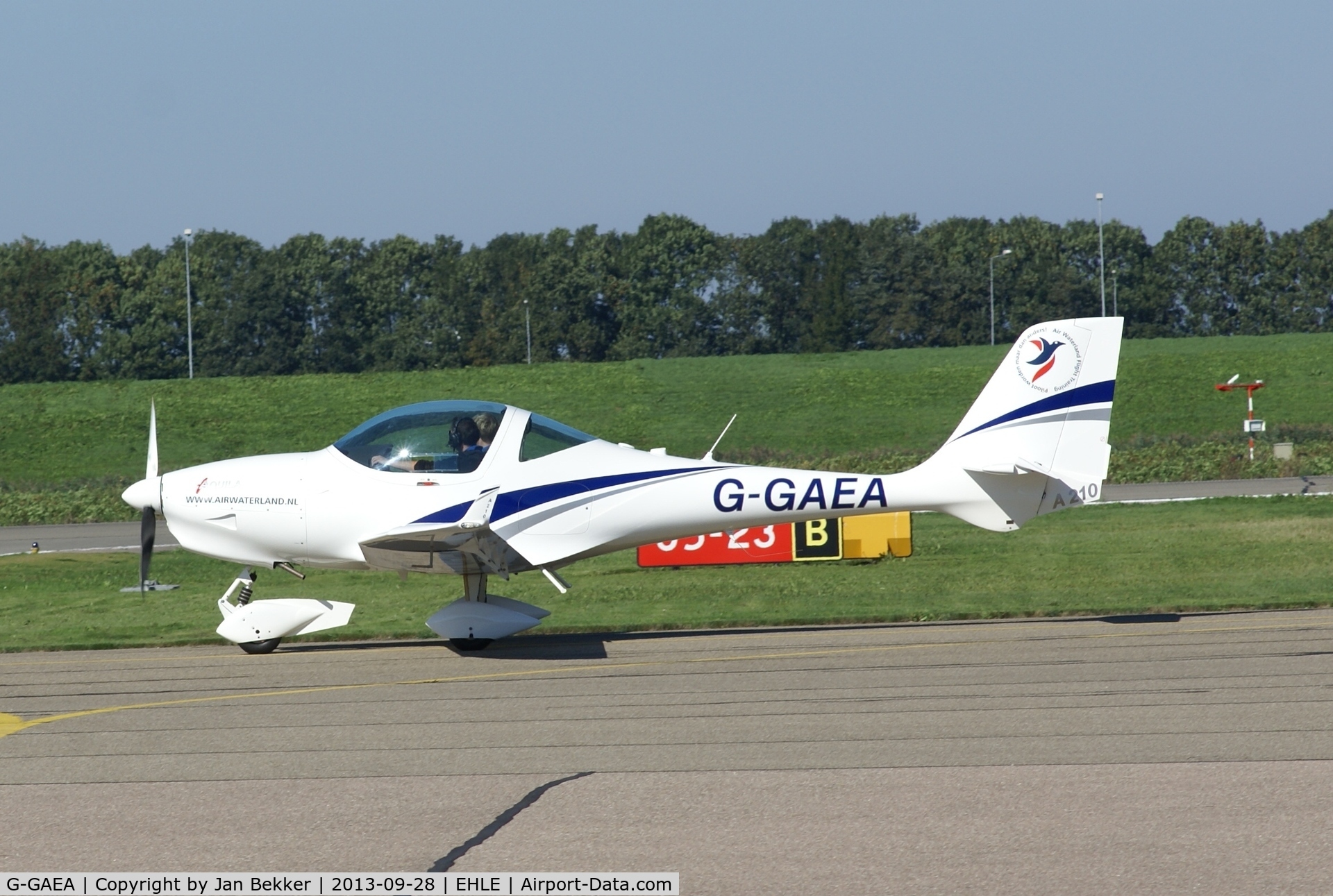 G-GAEA, 2010 Aquila AT01 C/N AT01-214, Lelystad Airport