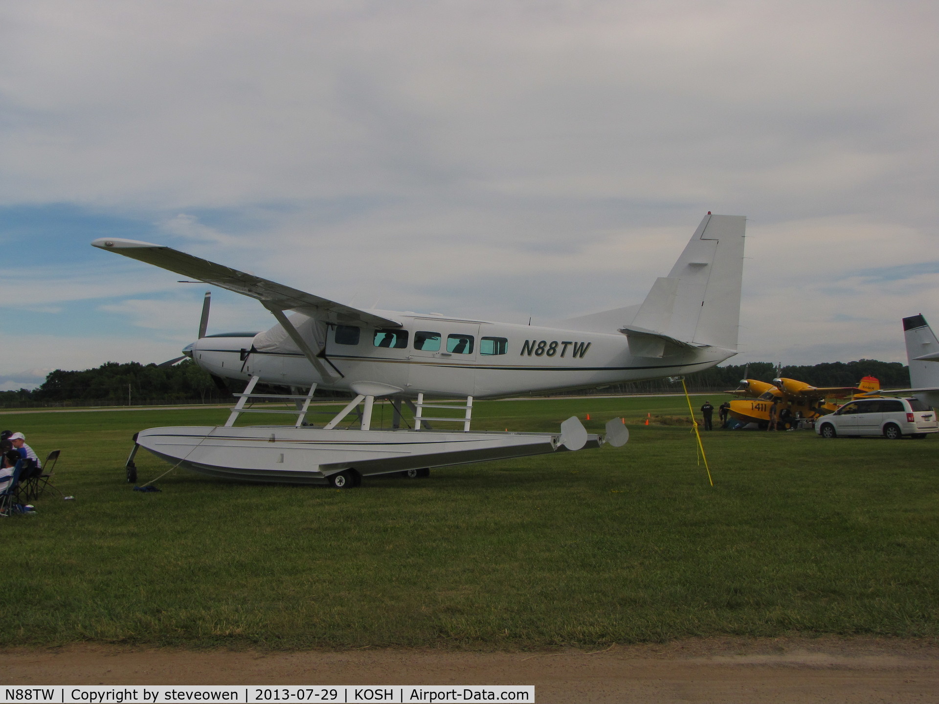 N88TW, 1998 Cessna 208 Caravan I C/N 20800292, Camping at Oshkosh