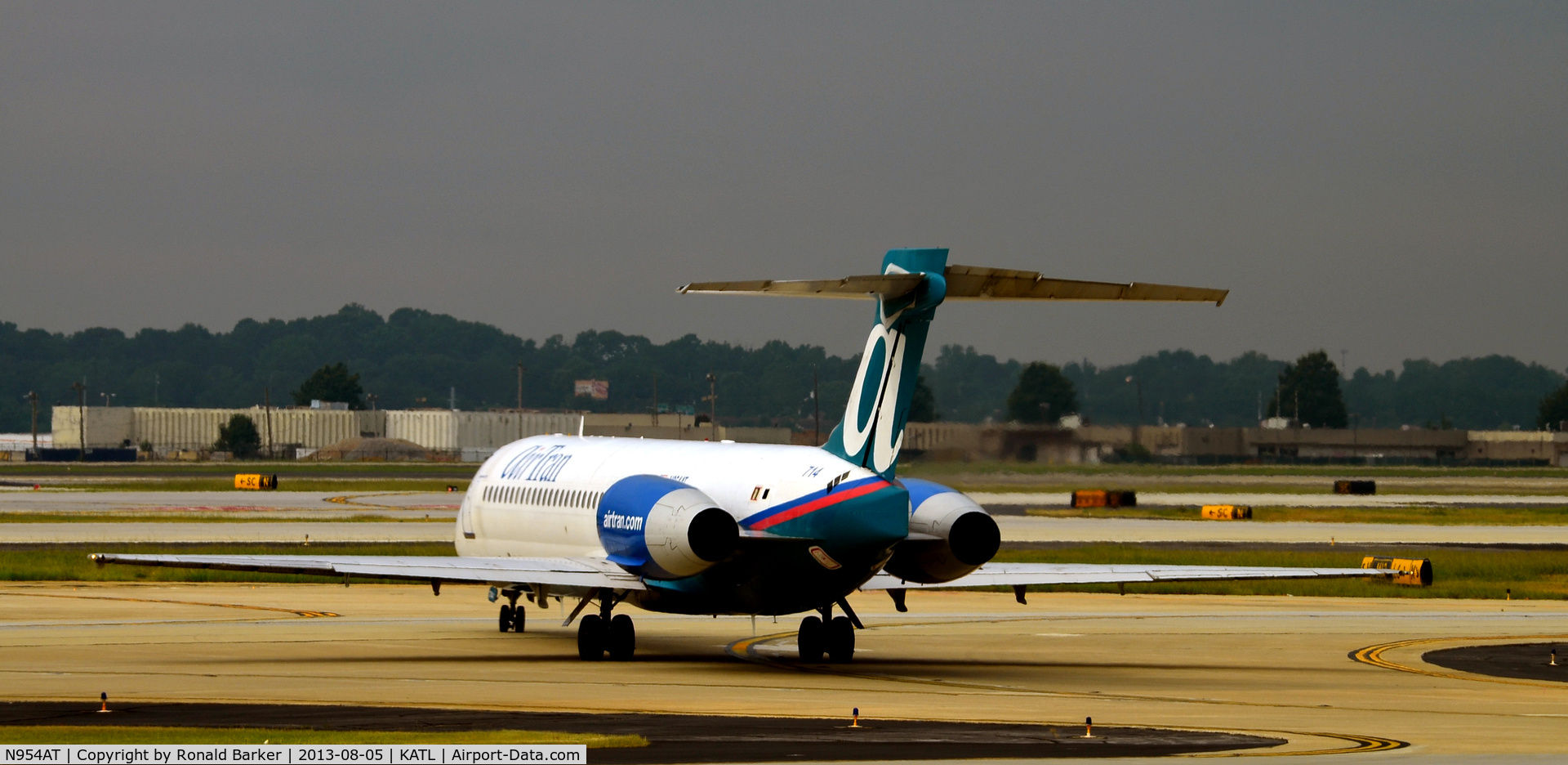 N954AT, 2000 Boeing 717-2BD C/N 55016, Taxi Fleet number 714 Atlanta