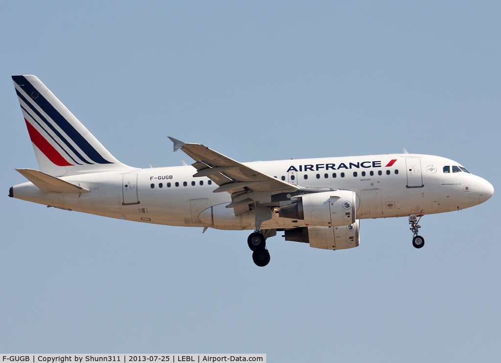 F-GUGB, 2003 Airbus A318-111 C/N 2059, Landing rwy 25R in modified new livery...