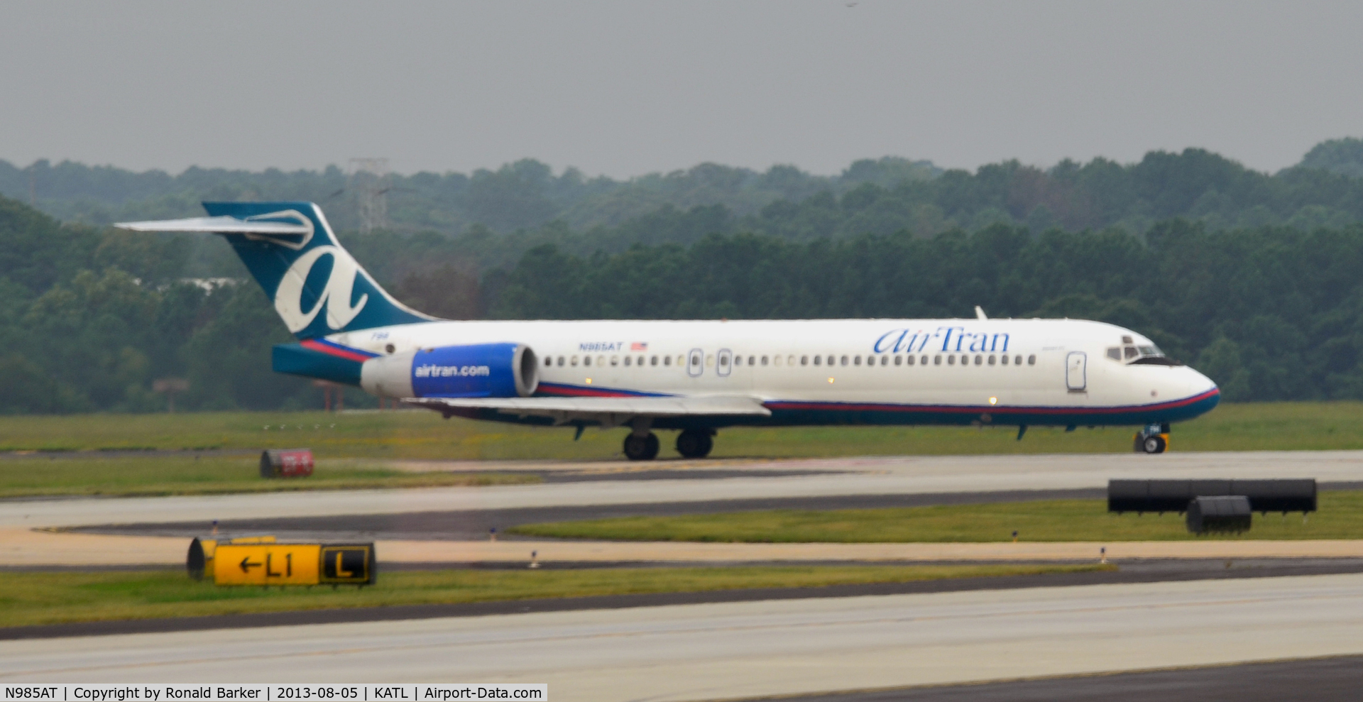N985AT, 2001 Boeing 717-200 C/N 55090, Taxi Atlanta