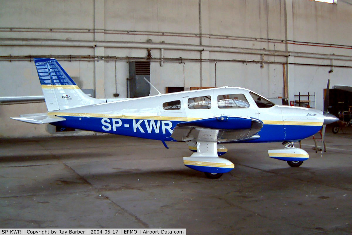 SP-KWR, Piper PA-28-181 C/N 2843395, Piper PA-28-181 Archer III [2843395] Modlin~SP 17/05/2004