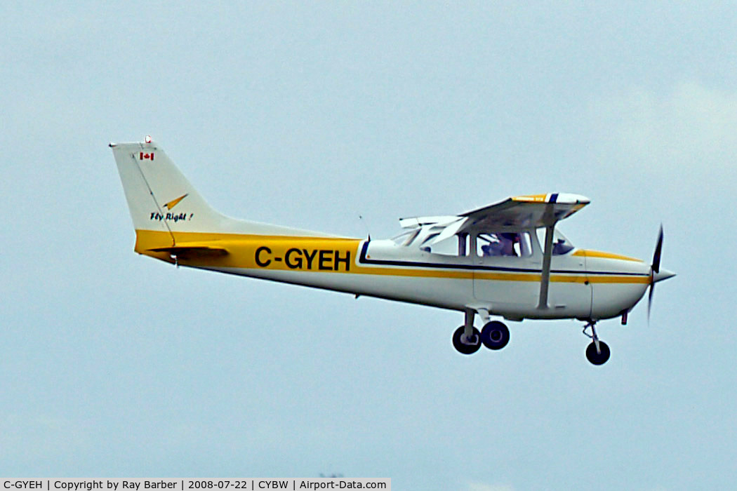 C-GYEH, 1976 Cessna 172N Skyhawk II C/N 17267821, Cessna 172N Skyhawk [172-67821] Calgary Springbank~C 22/07/2008