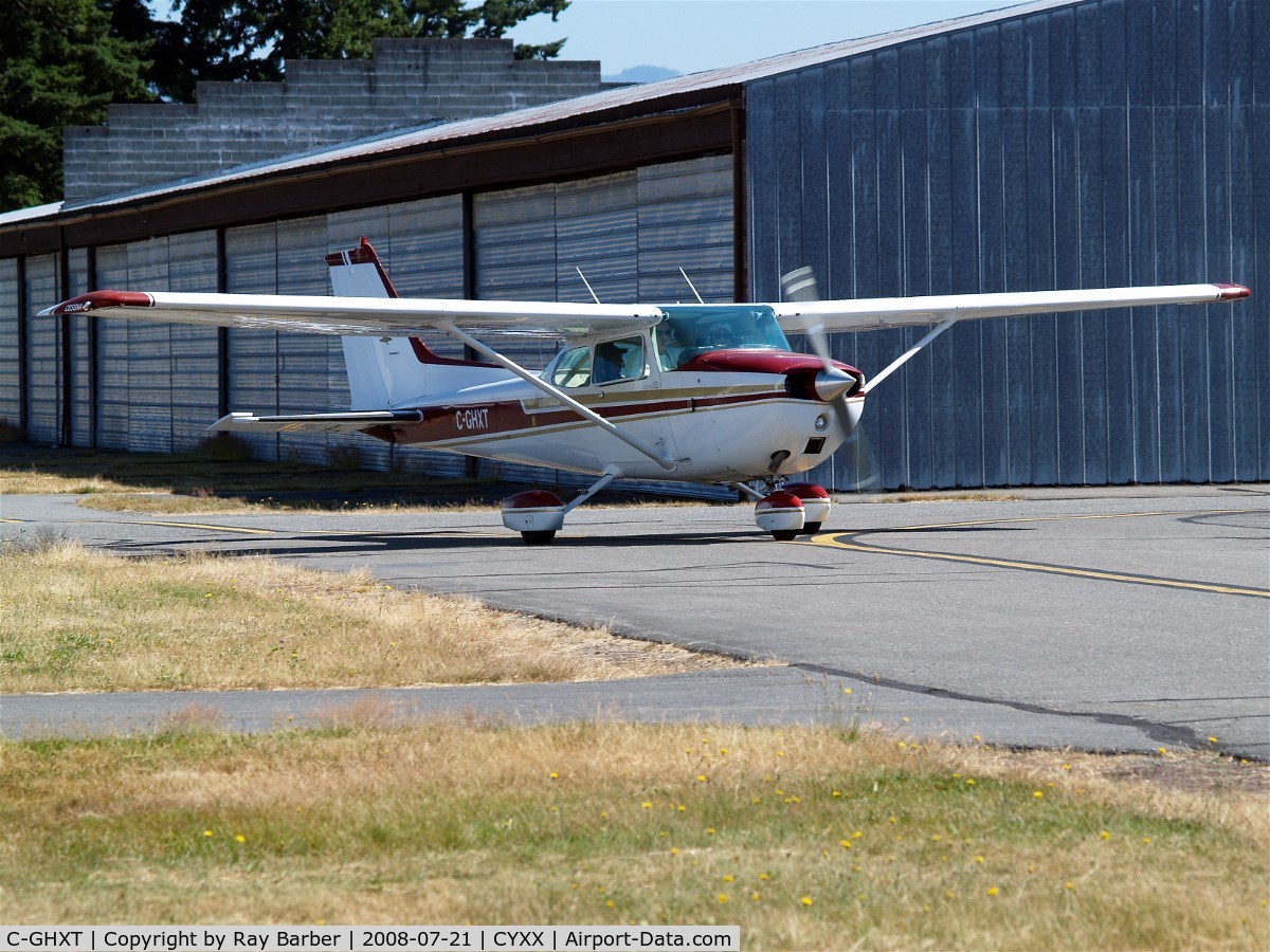 C-GHXT, 1975 Cessna 172M C/N 17266481, Cessna 172M Skyhawk [172-66481] Abbotsford~C 21/07/2008