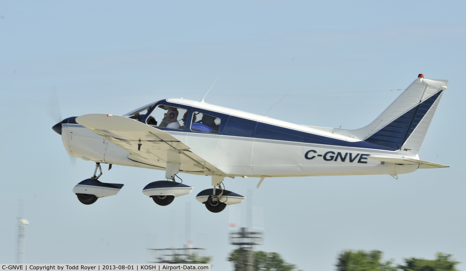 C-GNVE, 1975 Piper PA-28-140 C/N 287525277, Airventure 2013