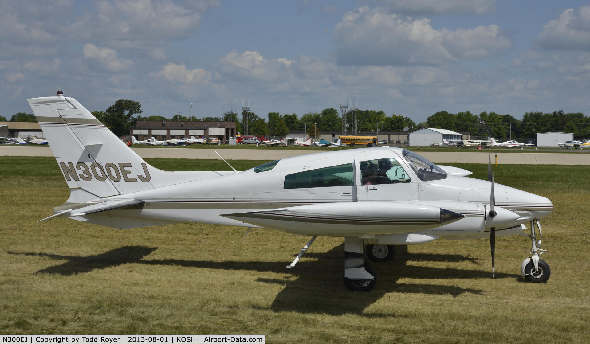 N300EJ, 1974 Cessna 310Q C/N 310Q1156, Airventure 2013