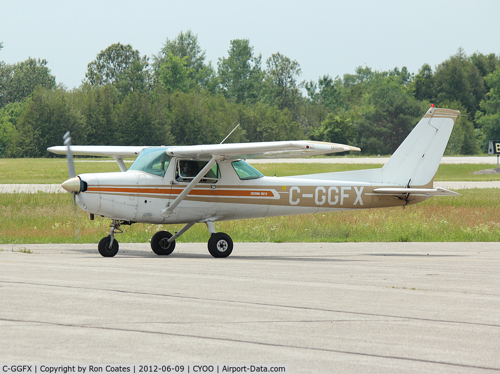 C-GGFX, 1980 Cessna 152 C/N 15284360, This 1980 Cessna 152 is taxiing for takeoff at Oshawa Airport CYOO