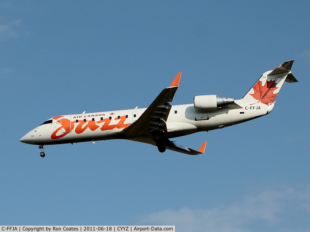C-FFJA, 2004 Canadair CRJ-200LR (CL-600-2B19) C/N 7985, 2004 Bombardier CL-600 landing on rwy 33L at Toronto Int'l Airport