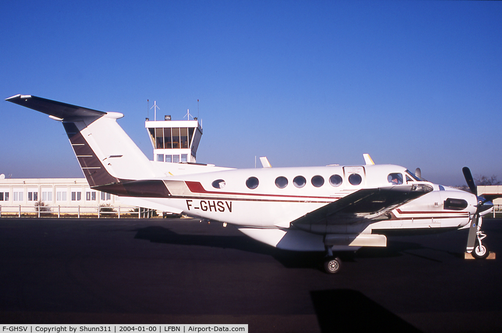 F-GHSV, 1980 Beech 200 King Air C/N BB-622, Parked at the Airport