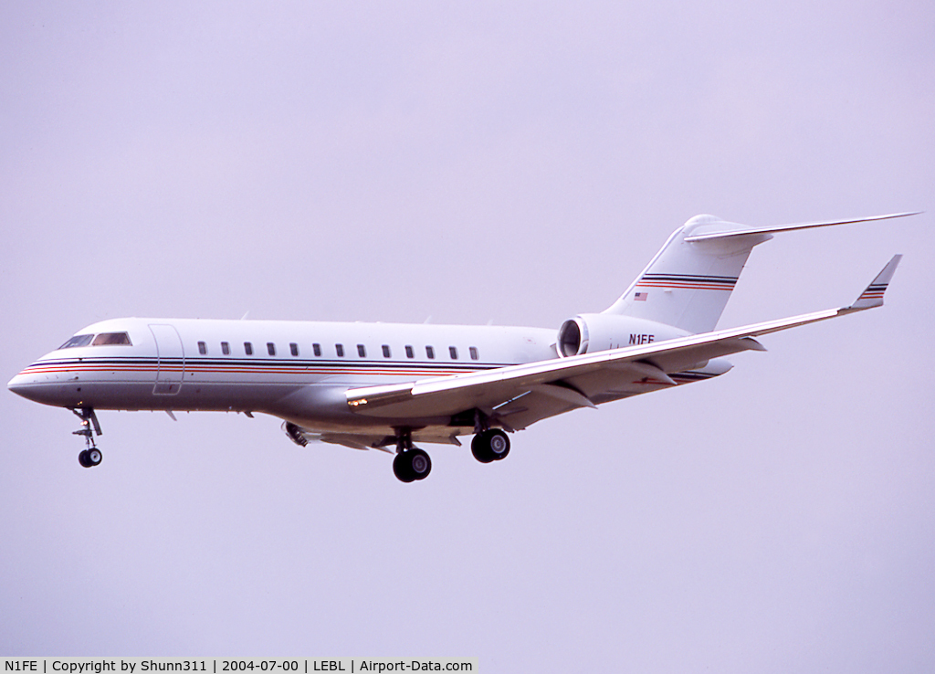N1FE, 2001 Bombardier BD-700-1A10 Global Express C/N 9091, Landing rwy 25