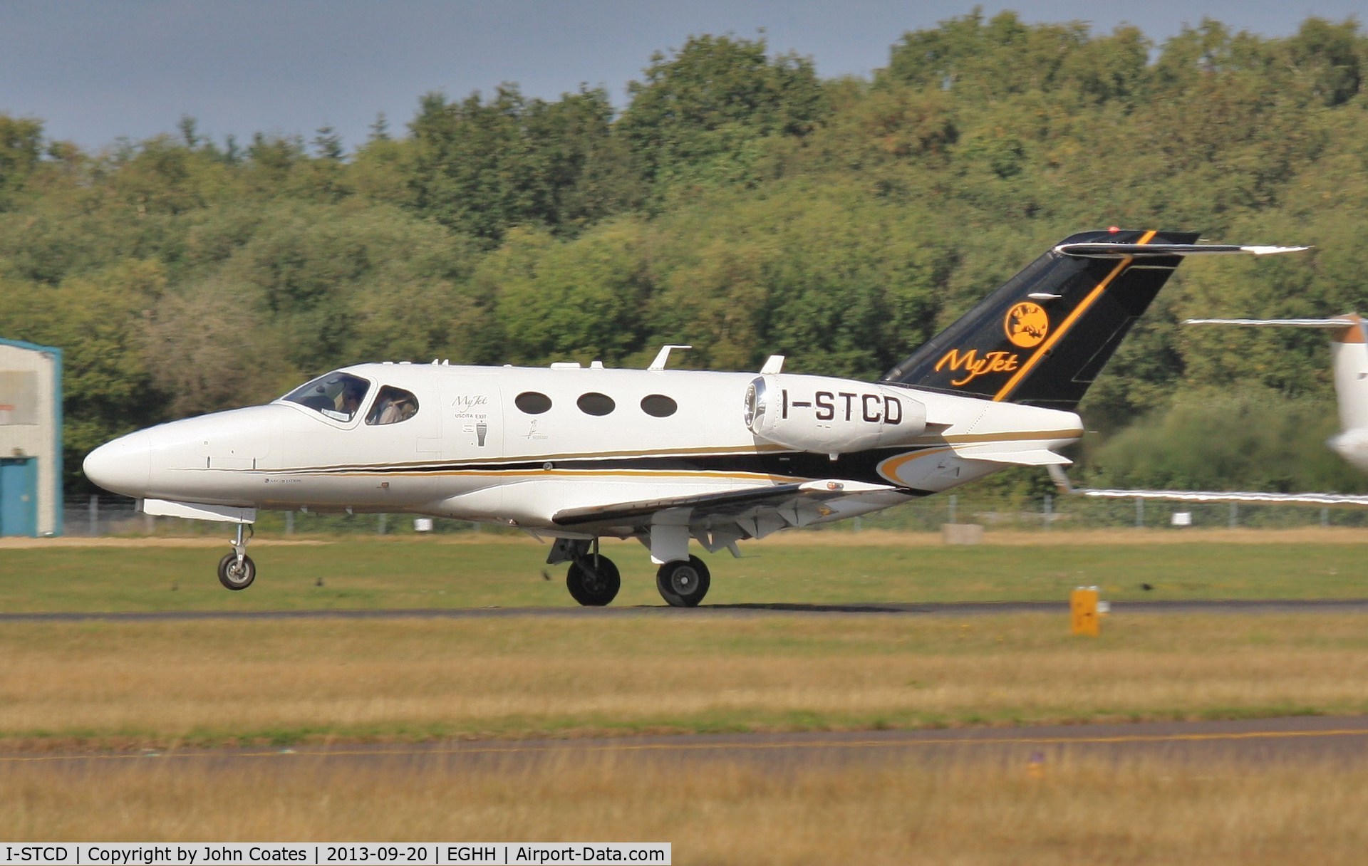 I-STCD, 2010 Cessna 510 Citation Mustang Citation Mustang C/N 510-0361, Touching down on airtest