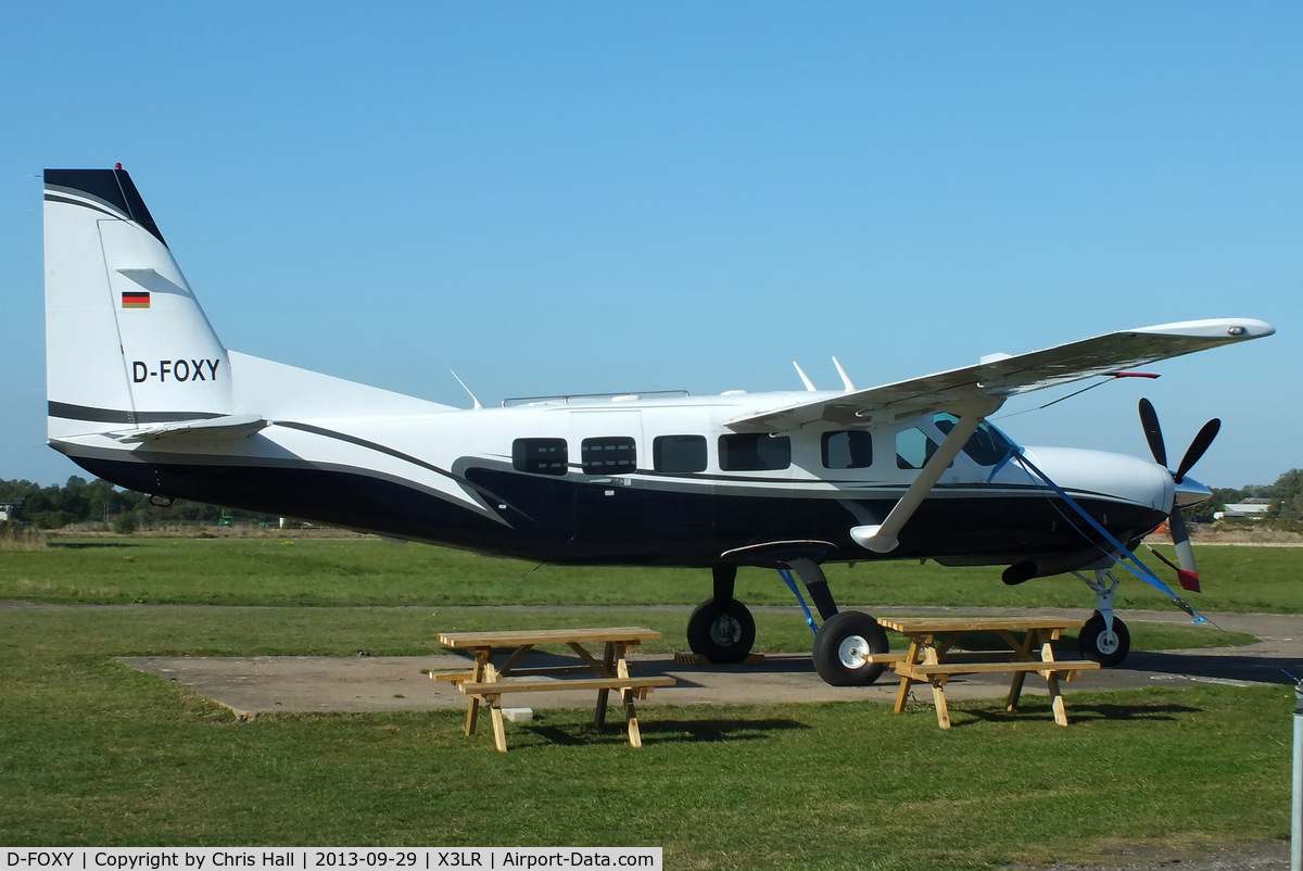 D-FOXY, 1999 Cessna 208 Caravan I C/N 20800303, parked up a Langar