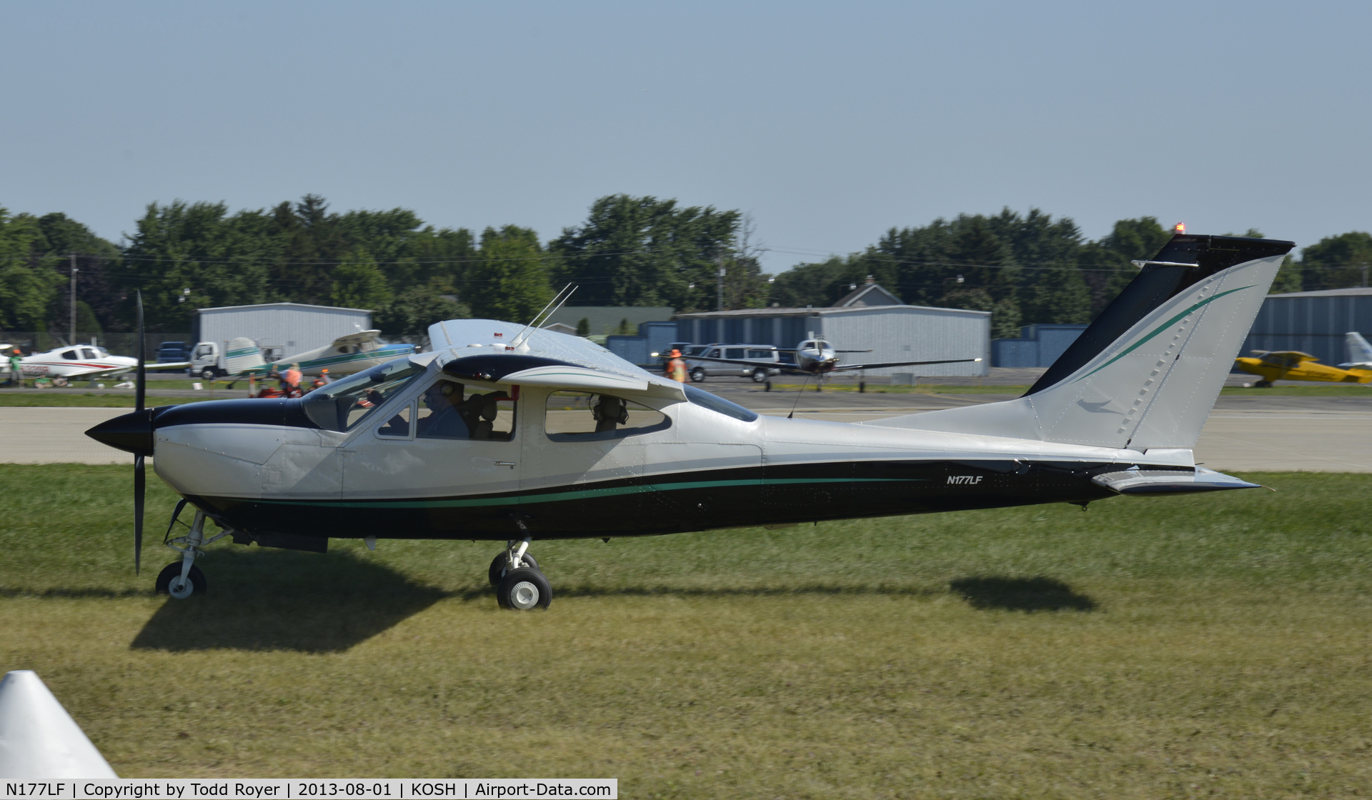 N177LF, 1975 Cessna 177RG Cardinal C/N 177RG0770, Airventure 0213