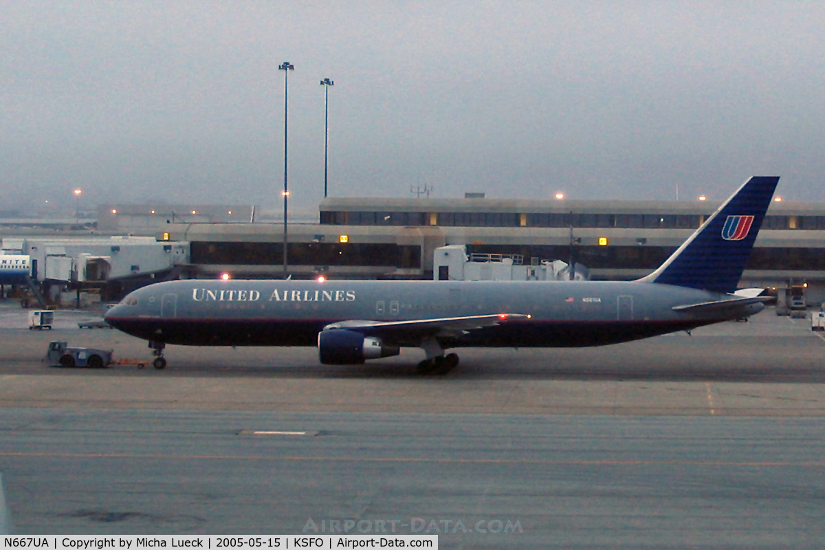 N667UA, 1998 Boeing 767-322 C/N 29239, At San Francisco