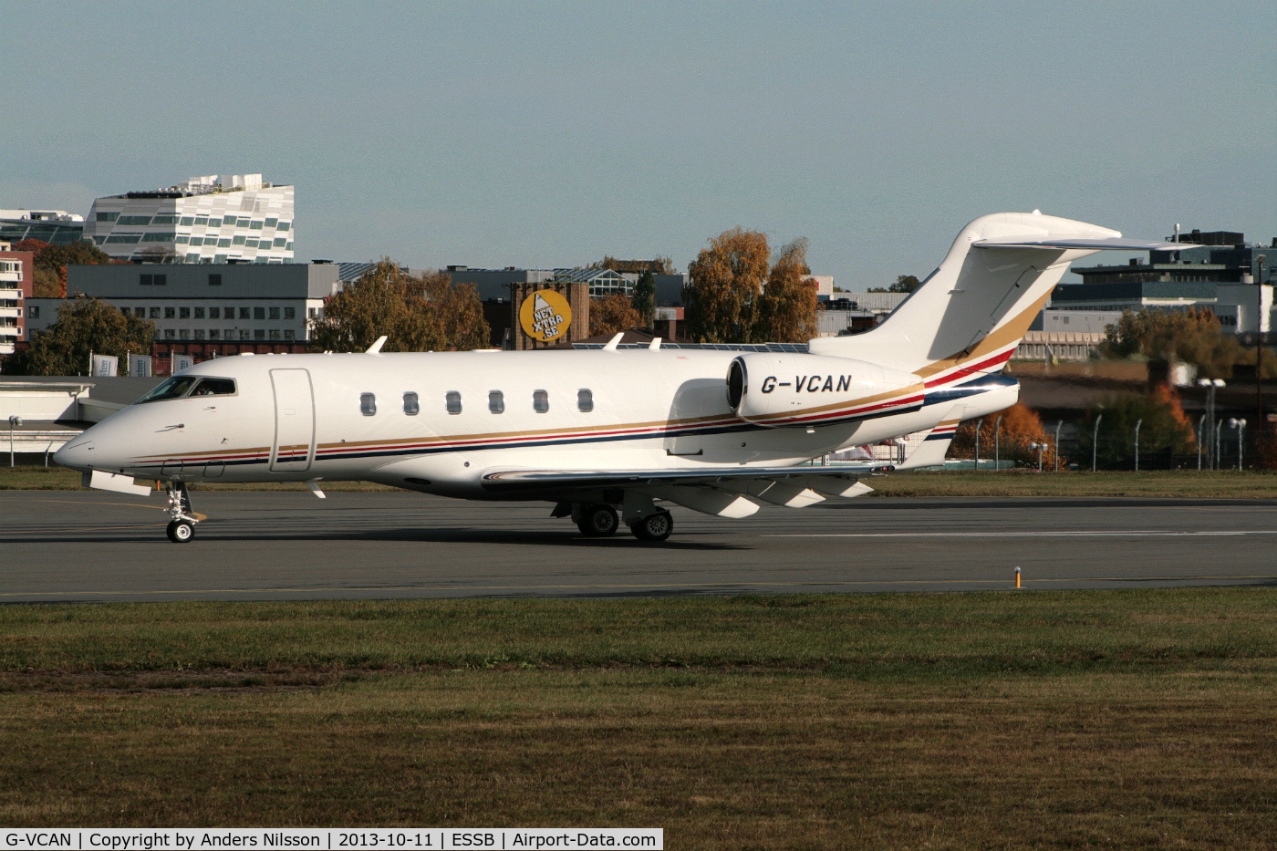 G-VCAN, 2013 Bombardier Challenger 300 (BD-100-1A10) C/N 20401, Lining up runway 30 at noon.
